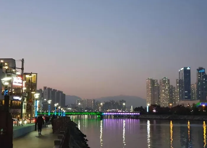 Gwangan Beach광안리 드론쇼 매주토요일8시10시 바다가 보이는 부산광역시